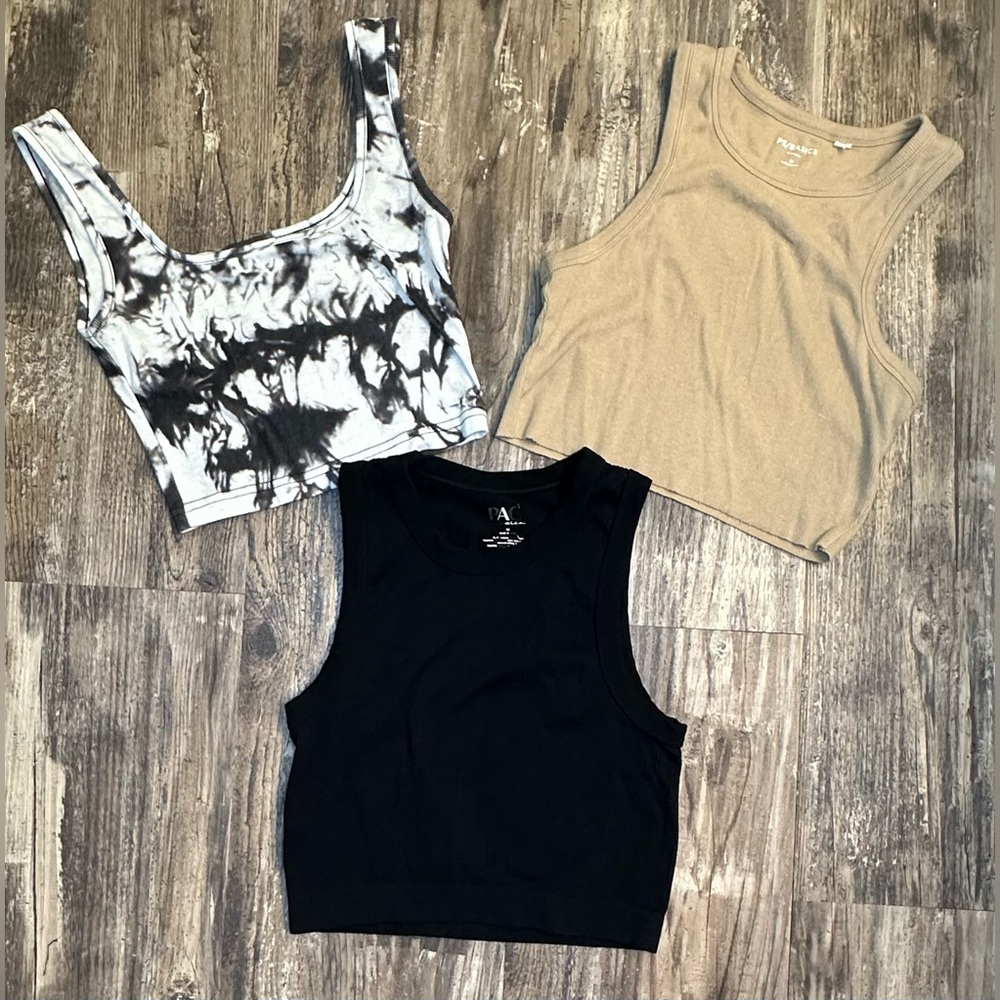 Lot of 3 black, black & white tie dye, tan‎ sleeveless crop tops juniors XS